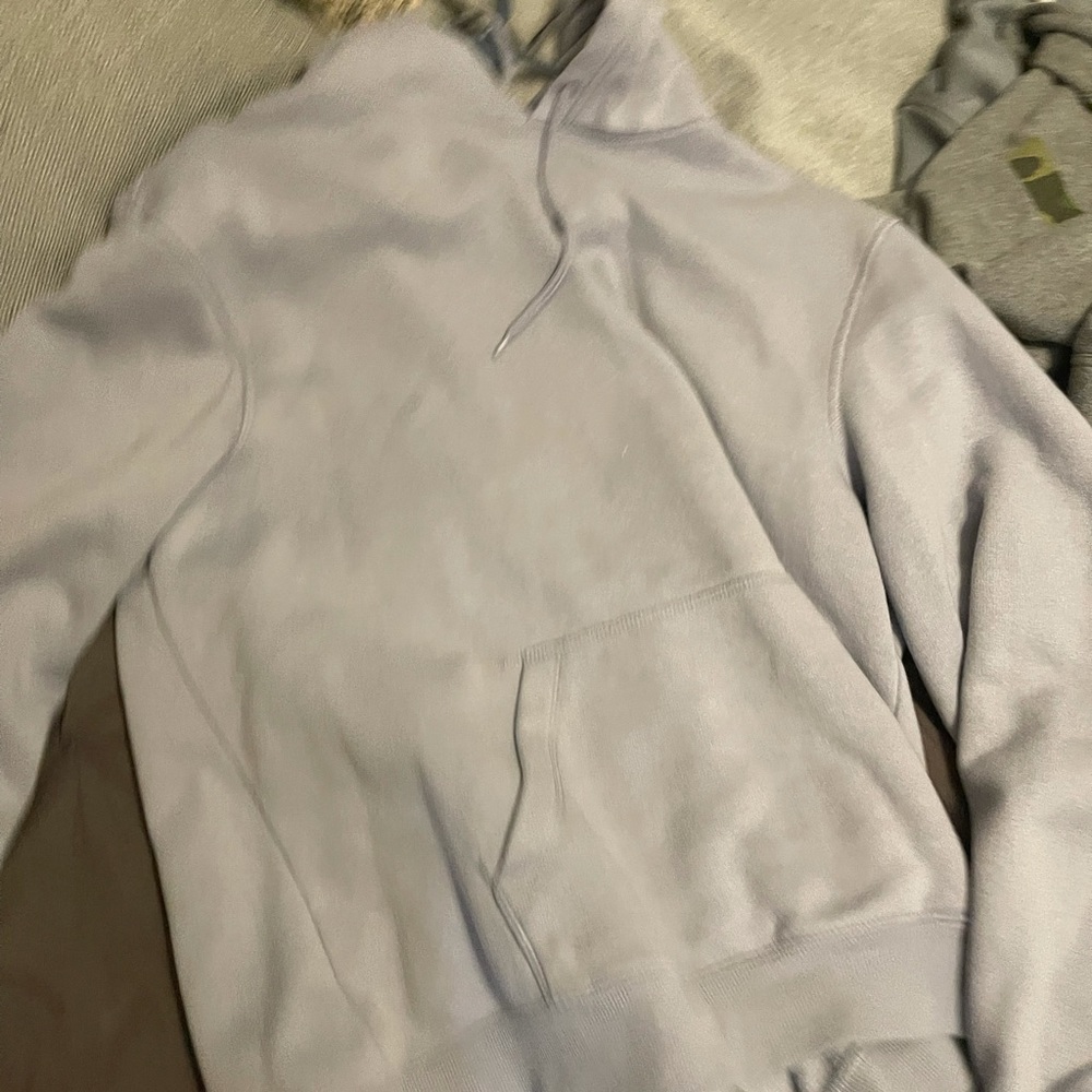 4 sweatshirts all size M 10 Dollars per each